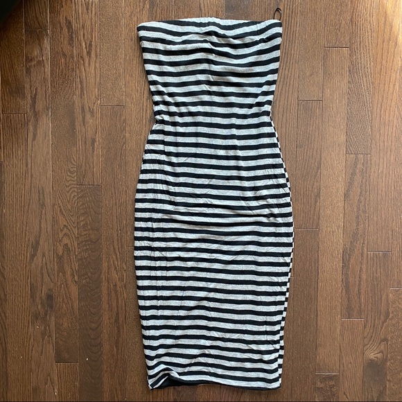 Seduction Dresses & Skirts - 💥3/$25💥 Seduction Striped Strapless Midi Dress